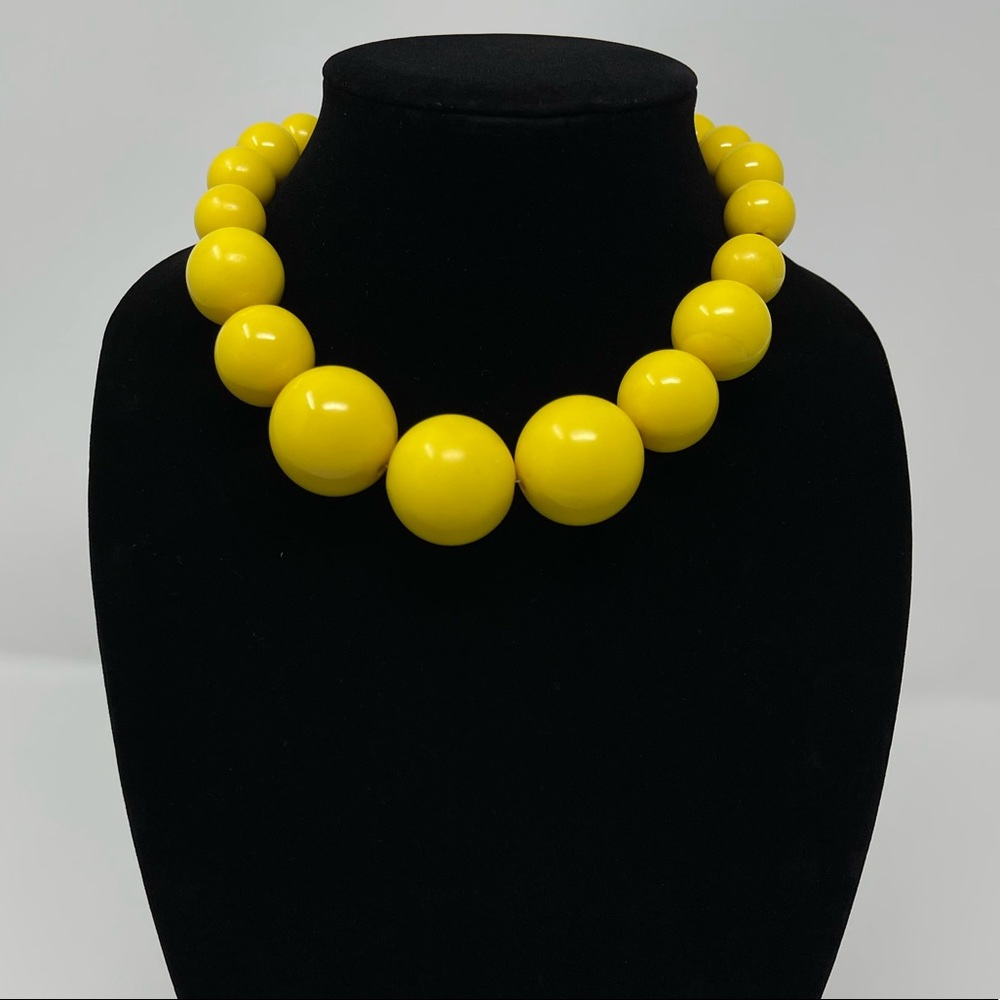 Retro Yellow Beaded Graduated Statement Necklace.